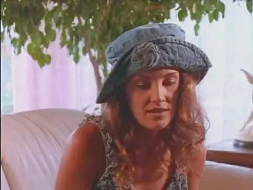 Liesa balta mergina  ...