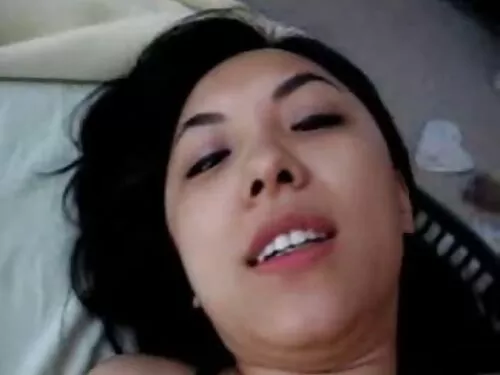 Jauna brunetė laižė  ...